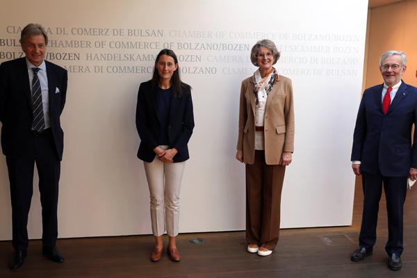 : Gerhard Brandstätter, Console Onorario della Repubblica Federale di Germania per la Regione Trentino-Alto Adige, Tatjana Schenke-Olivieri, Viceconsole, Ingrid Jung, Console Generale di Germania e Michl Ebner, Presidente della Camera di commercio di Bolzano