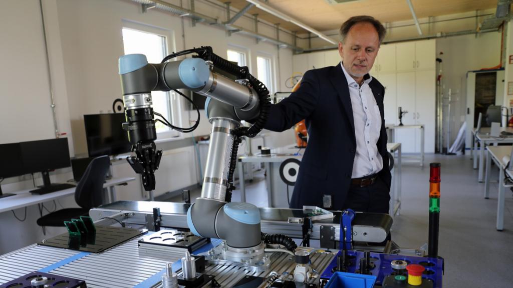 Manovra di un braccio robotico