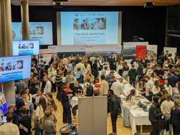 “Aperitivi per giovani talenti” della Camera di commercio di Bolzano “Aperitivi per giovani talenti” della Camera di commercio di Bolzano