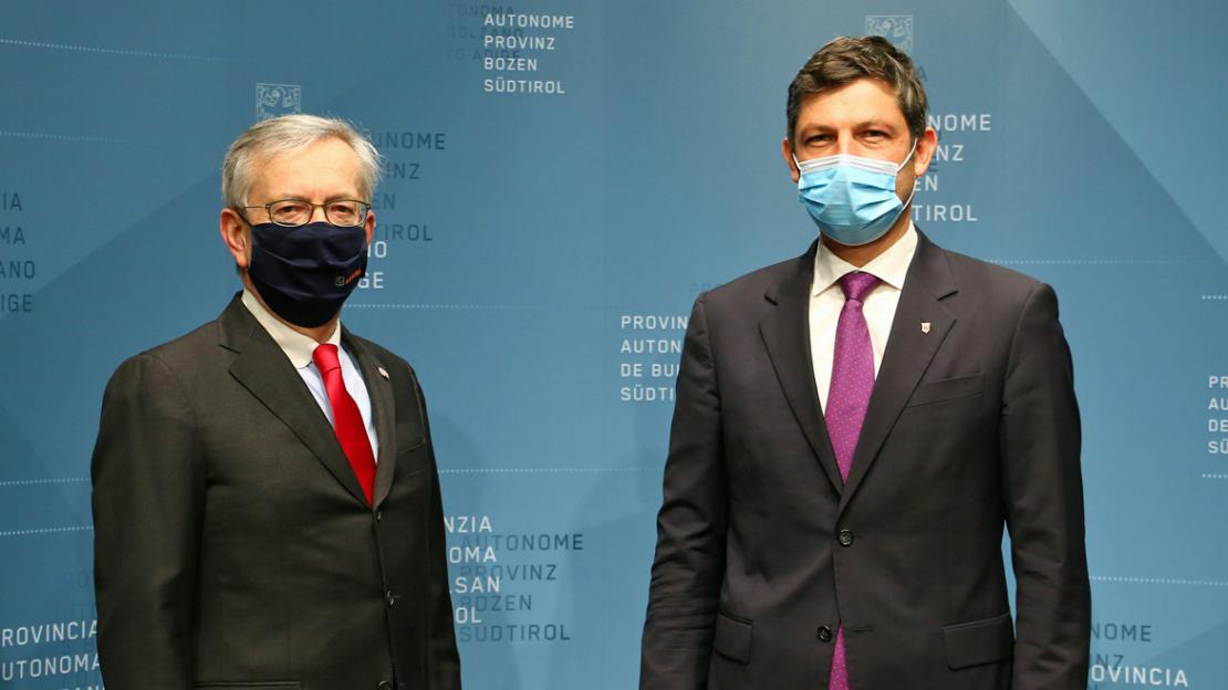 Haben für Südtirol die Präsidentschaft der AGB übernommen: Michl Ebner, Handelskammerpräsident sowie Daniel Alfreider, Mobilitätslandesrat. Haben für Südtirol die Präsidentschaft der AGB übernommen: Michl Ebner, Handelskammerpräsident sowie Daniel Alfreider, Mobilitätslandesrat.
