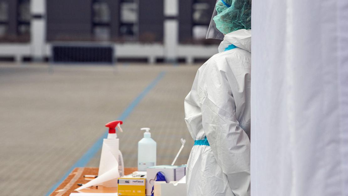 Einige Unternehmen überlegen zurzeit in den Verkauf von Schutzausrüstung und Medizinprodukten einzusteigen. Einige Unternehmen überlegen zurzeit in den Verkauf von Schutzausrüstung und Medizinprodukten einzusteigen.