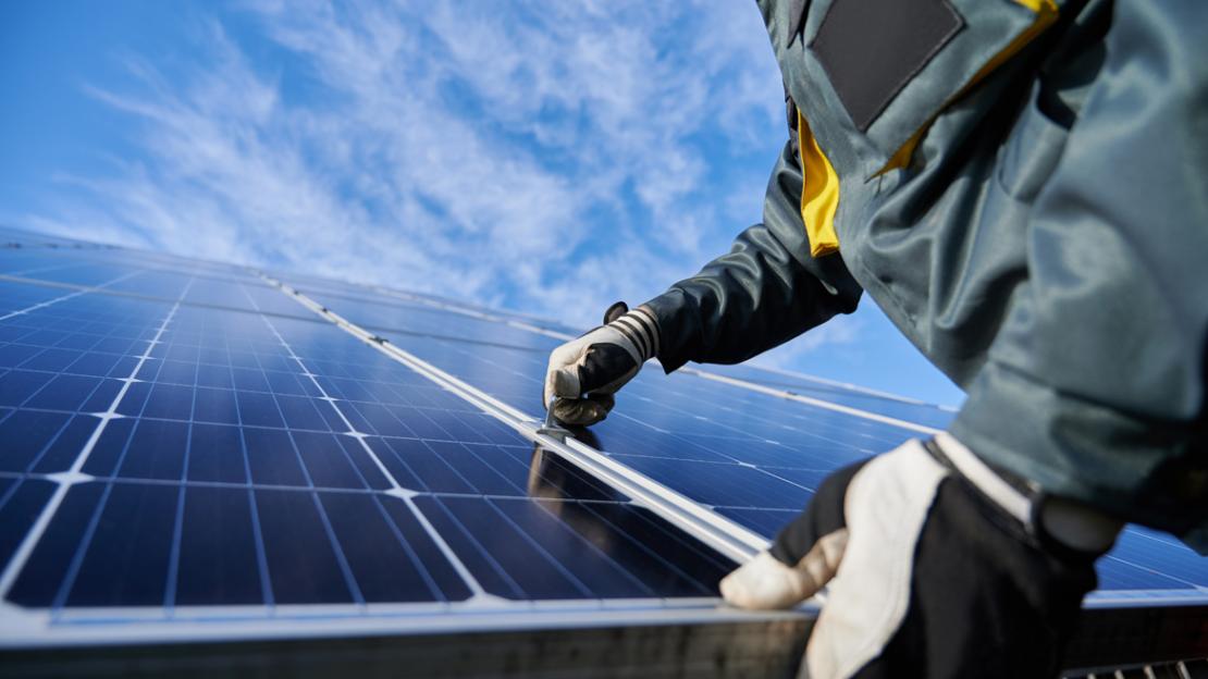 Bei Photovoltaik-Anlagen gilt es rechtliche und technische Aspekte zu berücksichtigen. Bei Photovoltaik-Anlagen gilt es rechtliche und technische Aspekte zu berücksichtigen.