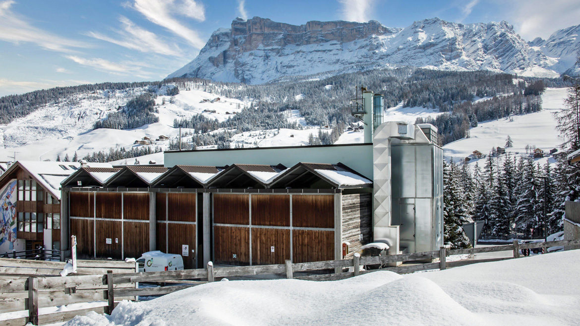 La centrale di teleriscaldamento Ligna Calor Frenademetz AG a La Villa